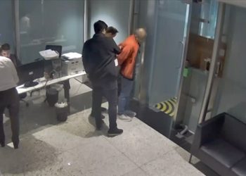 KHK’lı başhekim yolcu karşılamak için geldiği havalimanında tutuklandı