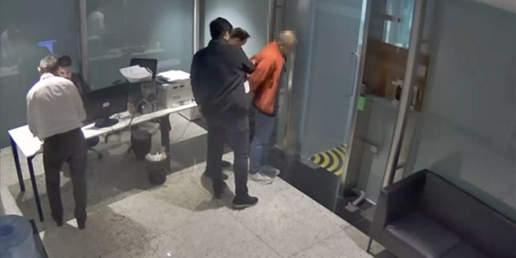 KHK’lı başhekim yolcu karşılamak için geldiği havalimanında tutuklandı