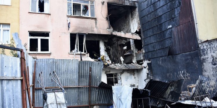 Kadıköy’de 3 kişinin hayatını kaybettiği patlamada terör şüphesi