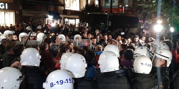 Kadıköy’de ‘Şebnem Korur Fincancı’ eylemine polisten sert müdahale