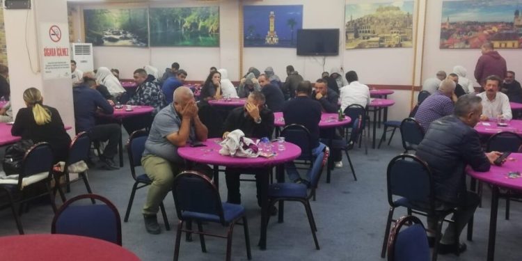 Kahvehanede kumar oynayan 186 kişiye para cezası