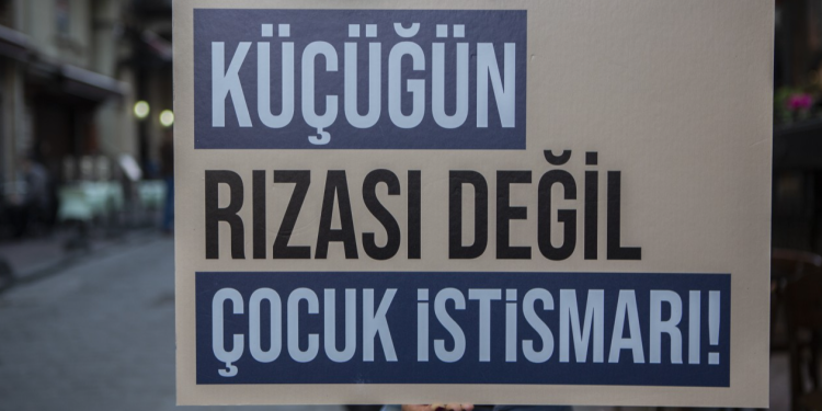 Karın ağrısı şikayeti olan 14 yaşındaki çocuk hamile çıktı