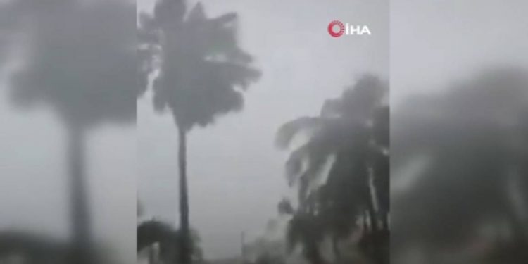 Kasırgaya dönüşmesi beklenen Julia Fırtınası Nikaragua’ya doğru yaklaşıyor