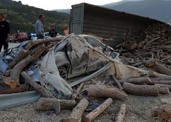 Kaymakamın makam aracına TIR çarptı