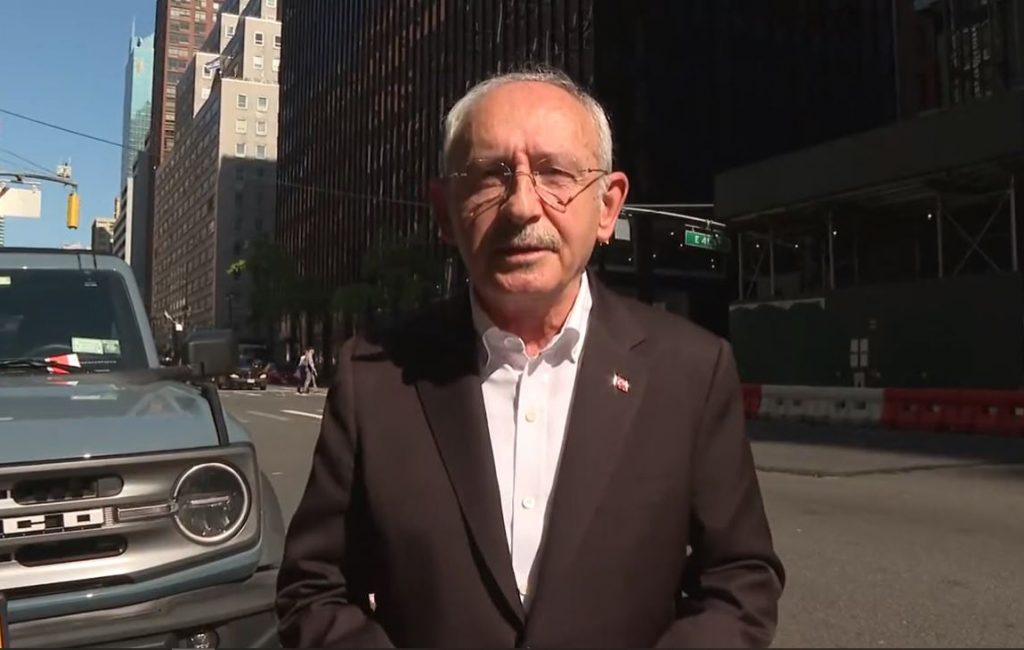 Kılıçdaroğlu, Manhattan’daki TÜRKEN Vakfı’nın gökdeleni önünde: Hayırlı olsuna geldim!