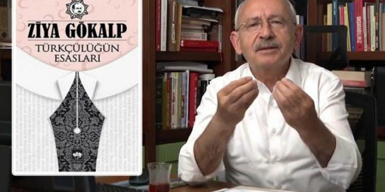 Kılıçdaroğlu'nun masasındaki kitap dikkat çekti