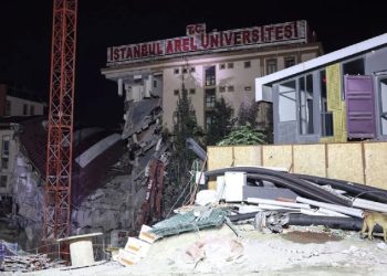 Küçükçekmece’de üniversite binası çöktü