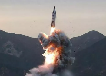 Kuzey Kore'nin fırlattığı füze Japonya'yı alarma geçirdi