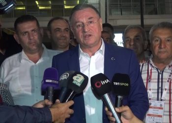 Lütfü Savaş: Türkiye'de dolar, altın, euro, enflasyon düşebilir ancak Hatayspor düşmez