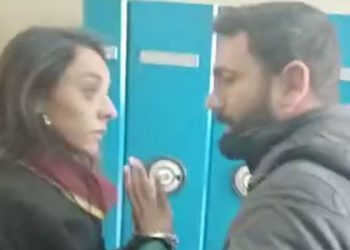 Mahkeme salonuna silahla giren polisler, kimlik tespiti istenince kaçtı