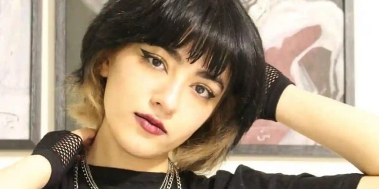 Mahsa Amini protestolarında hayatını kaybeden 16 yaşındaki Nika Shakarami'nin annesi: Kızım dövülerek öldürüldü