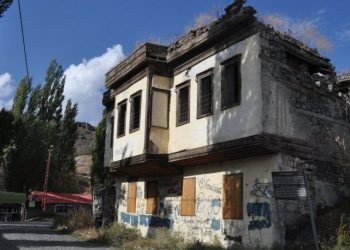 Maketi müzede sergileniyor, aslı yıkılıyor