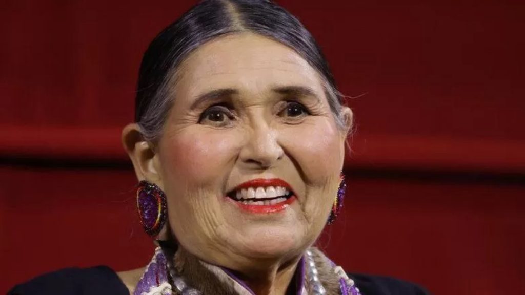 Marlon Brando'nun Oscar'ını almayı reddeden Amerikan yerlisi aktör Sacheen Littlefeather 75 yaşında yaşamını yitirdi