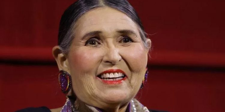 Marlon Brando'nun Oscar'ını almayı reddeden Amerikan yerlisi aktör Sacheen Littlefeather 75 yaşında yaşamını yitirdi