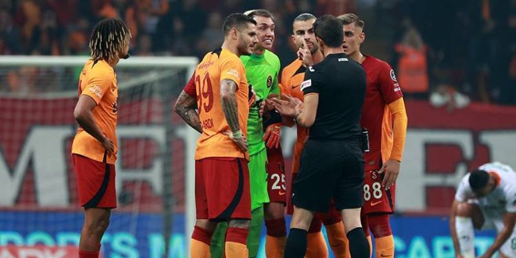 Mauro Icardi isyan etti: Dünyanın önemli liglerinde oynadım ama bu kadar kötü hakemler görmedim