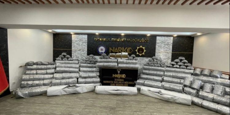 Meksika’dan İstanbul’a gelen gemide 1,5 ton uyuşturucu ele geçirildi