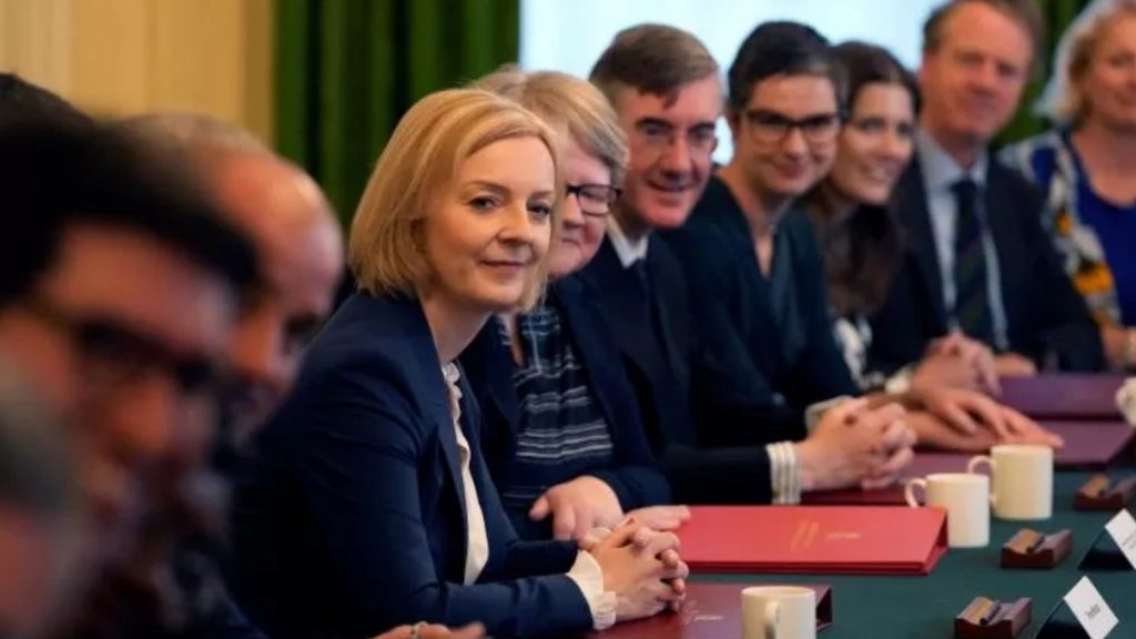 Mini bütçe sonrası Sterlin'de rekor değer kaybı yaşanmıştı; Britanya Başbakanı Liz Truss, hazırlık sürecindeki hataları kabul etti