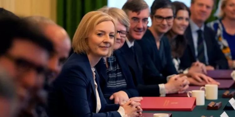 Mini bütçe sonrası Sterlin'de rekor değer kaybı yaşanmıştı; Britanya Başbakanı Liz Truss, hazırlık sürecindeki hataları kabul etti