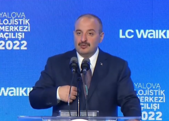 Mustafa Varank'tan tepki çeken açıklama: LC Waikiki'nin LGBT'lere ayrımcılık kararını sevinçle karşıladı