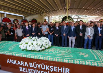 Müzisyen Onur Şener son yolculuğuna uğurlandı