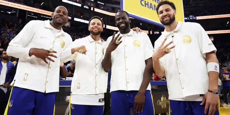 NBA'de son şampiyon Warriors sezonu galibiyetle açtı
