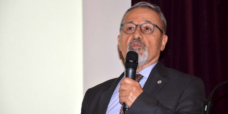 Naci Görür: Bilim depremi öngörür, Van için öngörüyorum