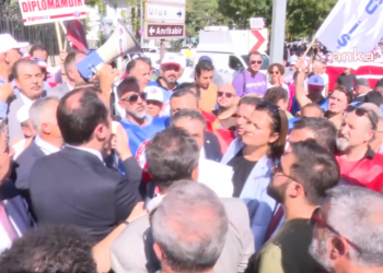 Öğretmenler, Birinci Meclis'ten Anıtkabir'e yürüdü: "AKP halka hesap verecek"