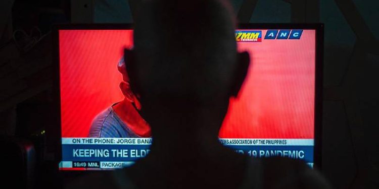 Pandemi sırasında akıl sağlığını korumanın en iyi yöntemlerinden biri, haberlerden kaçınmak çıktı