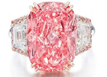 Pembe elmas 20 dakikada 57 milyon dolara satıldı