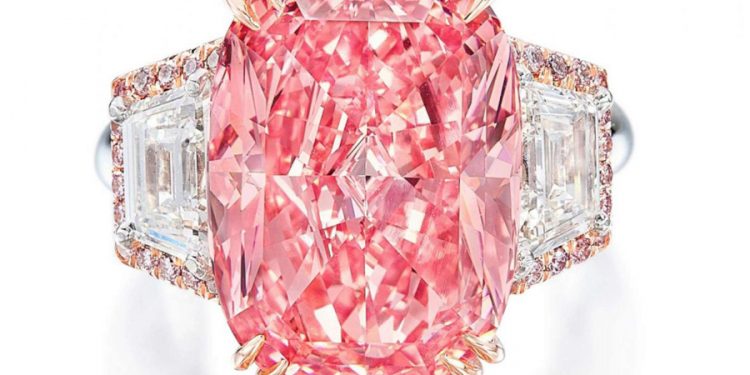 Pembe elmas 20 dakikada 57 milyon dolara satıldı