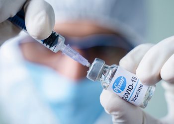 Pfizer yöneticisinden itiraf: Covid-19 aşısı kullanıma sunulmadan önce bulaşmayı engelleyip engellemediğini bilmiyorduk