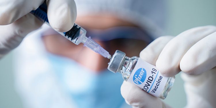 Pfizer yöneticisinden itiraf: Covid-19 aşısı kullanıma sunulmadan önce bulaşmayı engelleyip engellemediğini bilmiyorduk