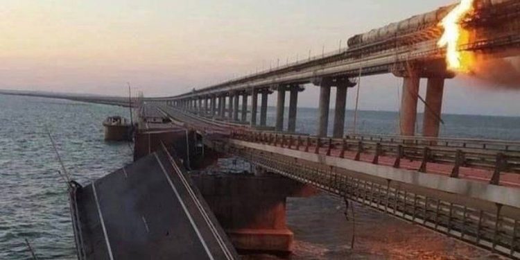 Rusya’yı Kırım’a bağlayan köprüde patlama; Ukrayna ‘bu başlangıç’ dedi