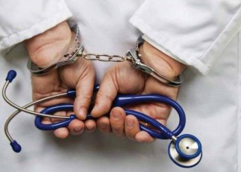 Sahte doktor hesabıyla kadınlardan çıplak fotoğraf toplayan adam hapis cezasına çarptırıldı