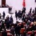 Sansür yasası 29. maddede takıldı: Protestolar oturum kapattırdı