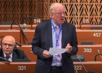 Sir Edward Leigh AKPM’de konuştu: “Sayın Gülen’e yönelik saçma sapan sürekli bir saldırı var, o bir terörist değil”