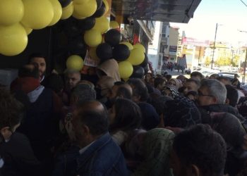 Sivas’ta alışveriş merkezi açılışında indirim izdihamı