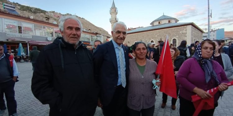 Sivas'ta esnaf ve çiftçi isyan etti: 'Esnaf perişan, emin olun AKP’den dönen çok'