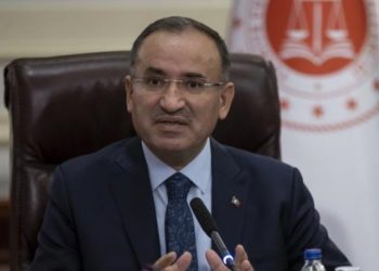 Son dakika: Bakan Bekir Bozdağ'dan Anayasa değişikliği açıklaması: Hem başı açık hem de başını örten...