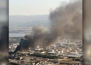 Son dakika... Kocaeli'nde imalathanede yangın: Fabrikaya da sıçradı