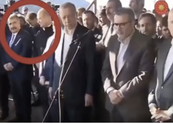 Soylu ve Koca, madencinin cenazesinde kulaktan kulağa konuşup güldüler