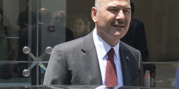 Soylu’nun ‘troll ordusu’: Taksici, marangoz, kuaför, ev hanımı Emniyet’e ‘siber uzman’ oldu