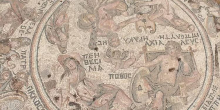 Suriye’de tamamen korunmuş 1.600 yıllık bir Roma mozaiği bulundu