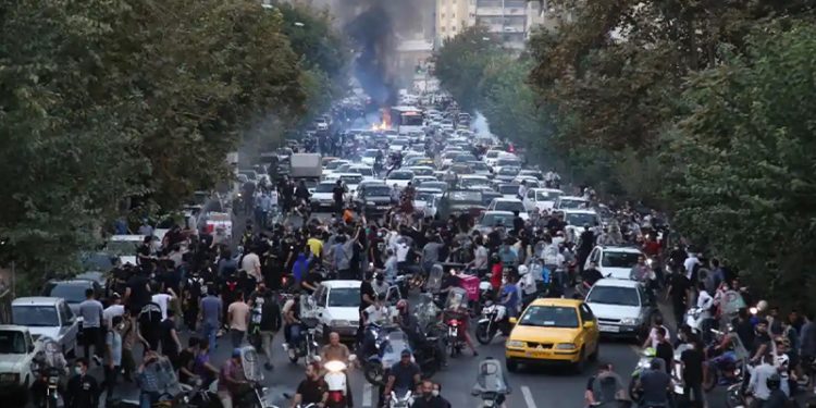 Tahran Başsavcılığı: Mahsa Amini protestolarında gözaltına alınan 400 kişi serbest bırakıldı