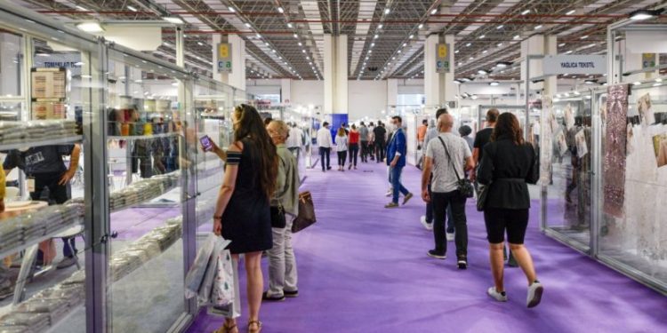 Tekstil sektörünün başarısı İzmir’den dünyaya yayıldı