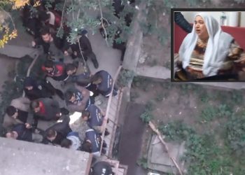 Tozkoparan’da kentsel dönüşüm polis zorbalığı: Koçbaşlarıyla kapıları kırdılar, onlarca gözaltı var