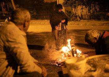 Tozkoparan’da mahalleli gece boyu nöbet tuttu, yıkım sabahın ilk ışıklarıyla başladı