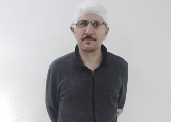 Üç kez beyin ameliyatı oldu, kolu tutmuyor ancak buna rağmen tahliye edilmiyor