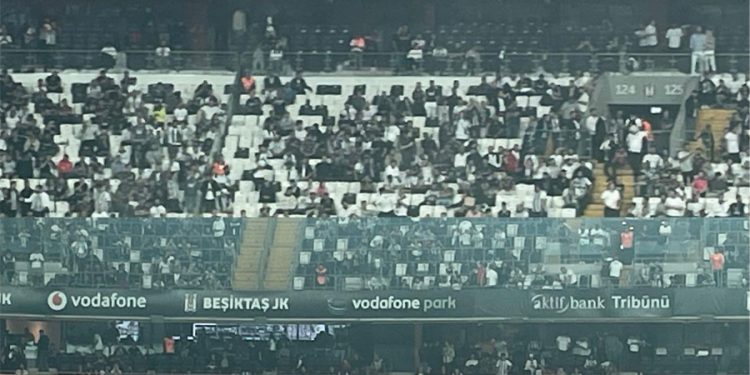 Uygurlara soykırım uygulayan Çin’i ‘gönülden’ kutlayan Beşiktaş’a tepki yağdı