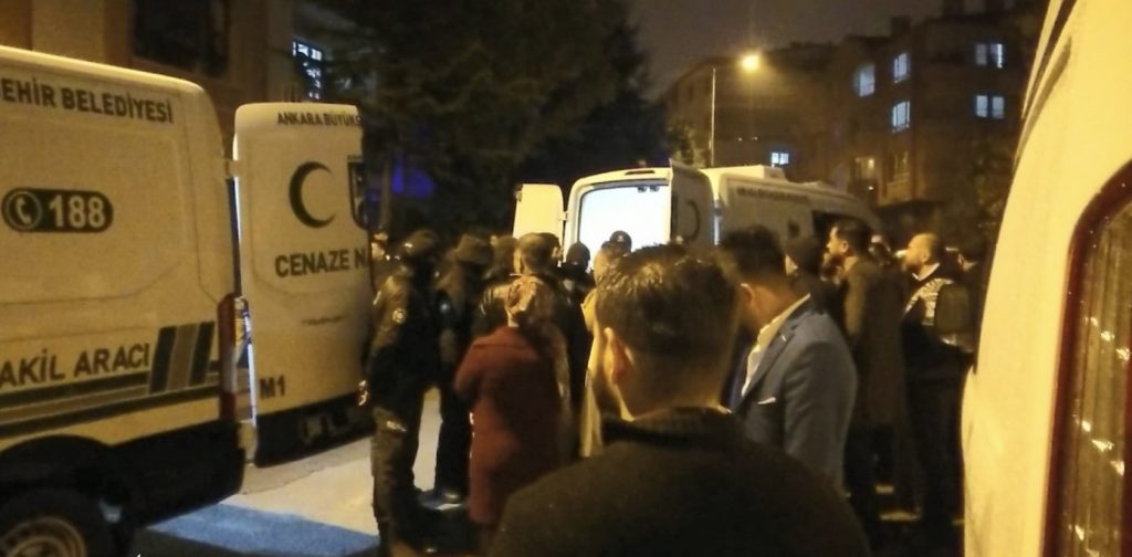 Uzaklaştırma kararı olan koca, eşini ve iki çocuğunu öldürüp intihar etti